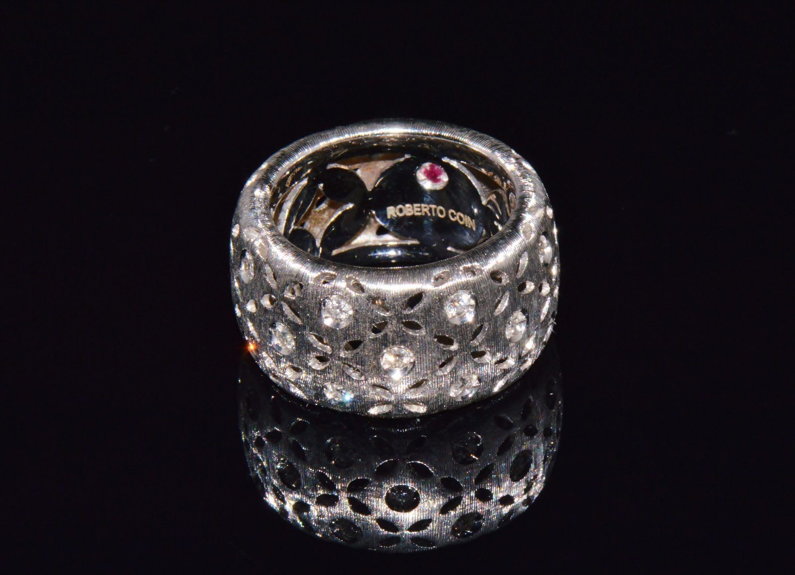Authentic Roberto Coin Granada Natural 0.32Ct Diamond 18K White Gold Wide Band Ring