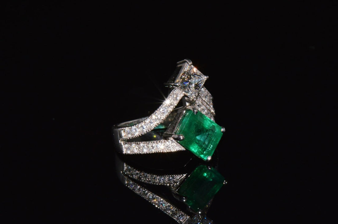 GIA Certified Natural 4.87CTS VS F Diamond Emerald 18K Gold Toi et Moi Ring