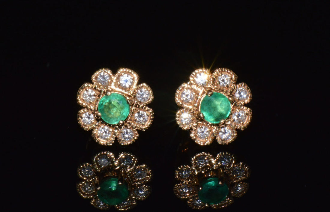 Certified Natural 1.8CTS VS F Diamond Emerald 18K Solid Gold Floral Stud Earrings