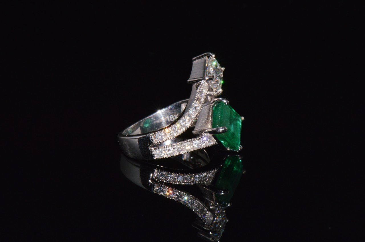 GIA Certified Natural 4.87CTS VS F Diamond Emerald 18K Gold Toi et Moi Ring