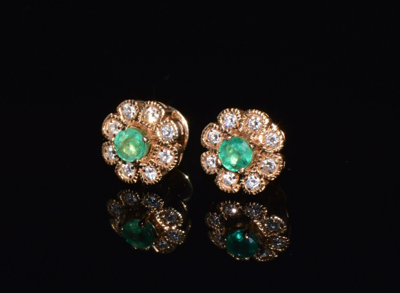 Certified Natural 1.8CTS VS F Diamond Emerald 18K Solid Gold Floral Stud Earrings