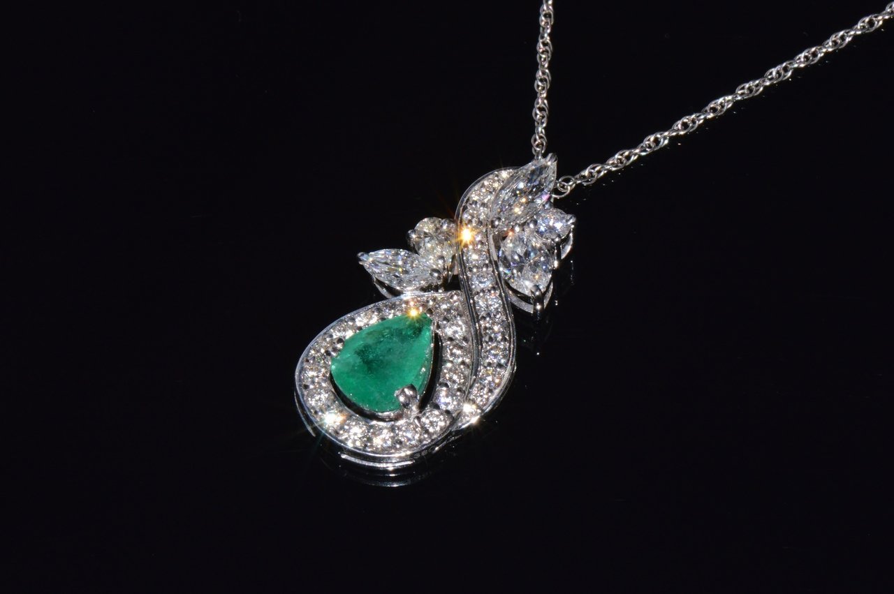 Certified Natural 4.34Cts VS F Diamond Emerald 18K Solid Gold Pendant Necklace