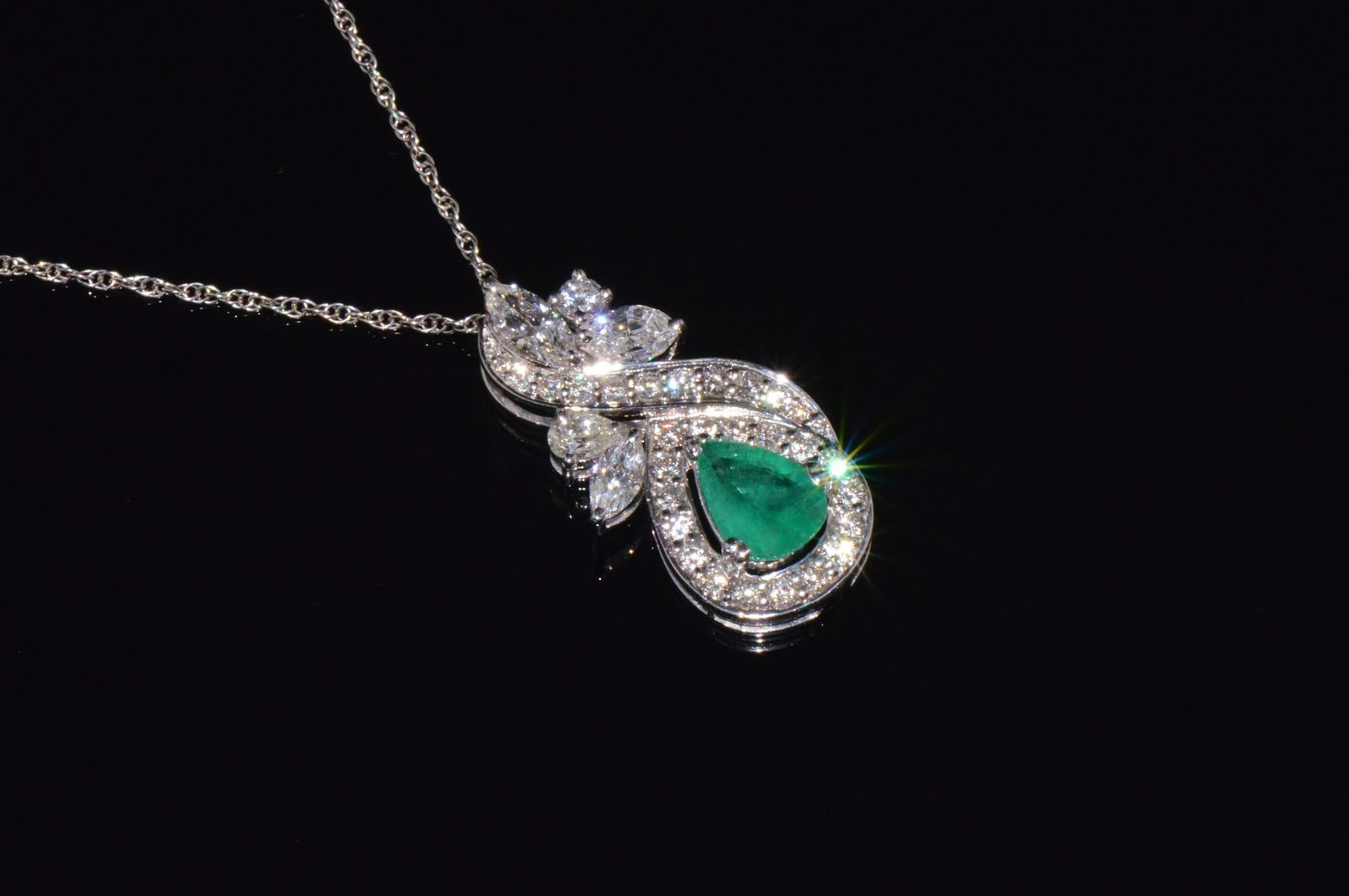 Certified Natural 4.34Cts VS F Diamond Emerald 18K Solid Gold Pendant Necklace