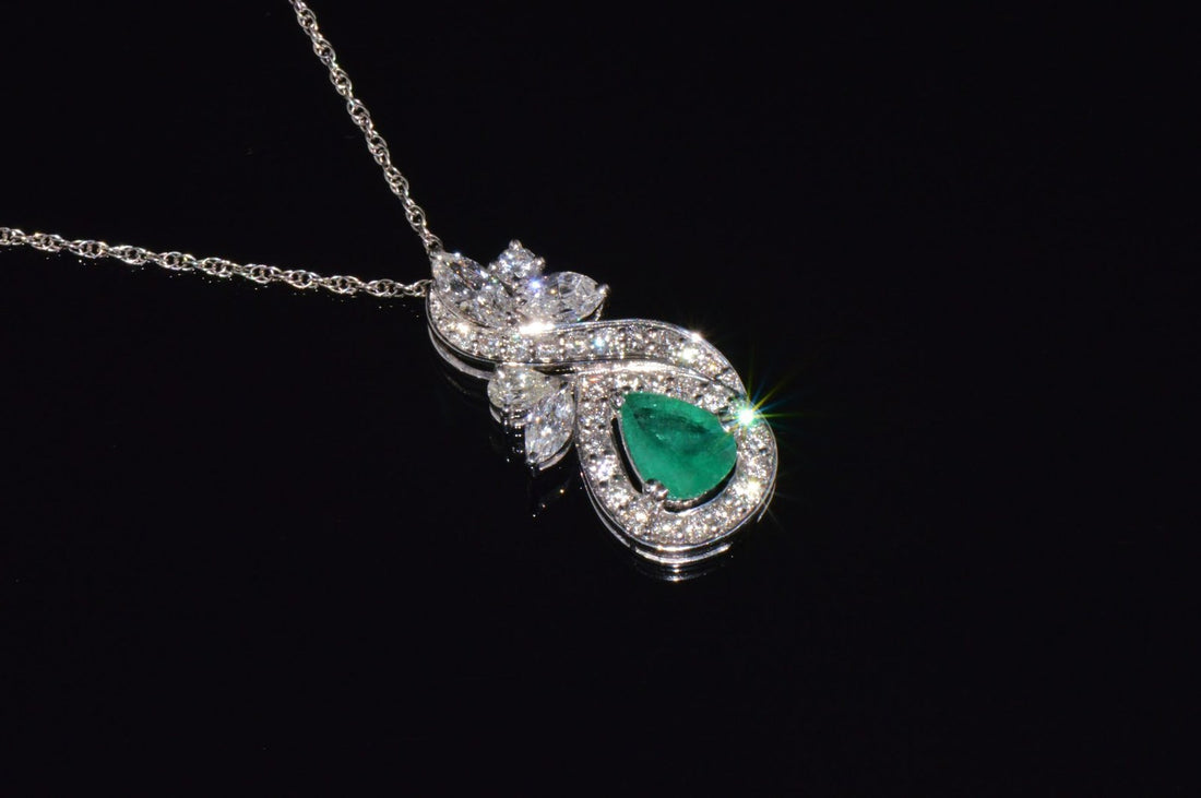 Certified Natural 4.34Cts VS F Diamond Emerald 18K Solid Gold Pendant Necklace