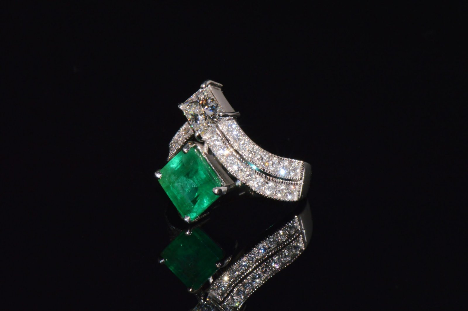 GIA Certified Natural 4.87CTS VS F Diamond Emerald 18K Gold Toi et Moi Ring
