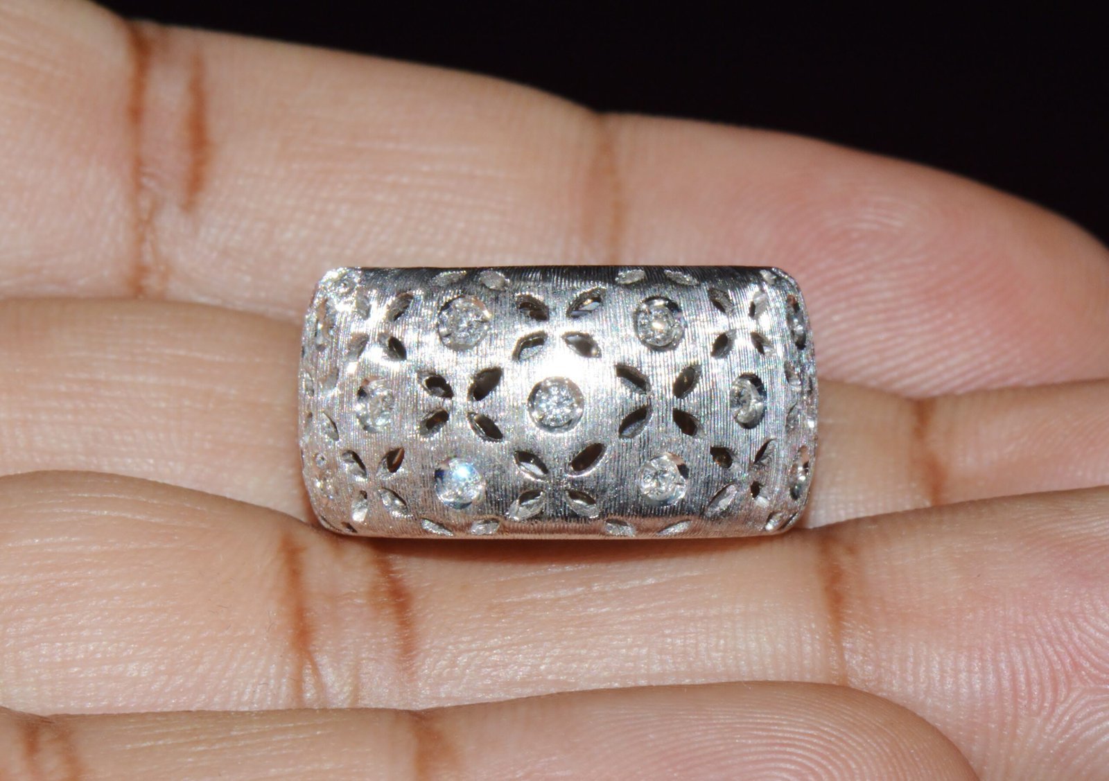 Authentic Roberto Coin Granada Natural 0.32Ct Diamond 18K White Gold Wide Band Ring