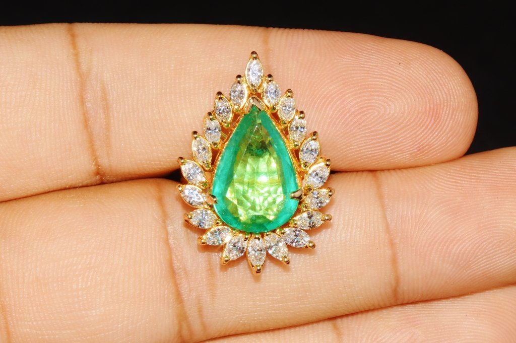 GIA Certified Natural 8.5CTS Zambian Emerald VS F Diamond 18K Solid Gold Statement Ring