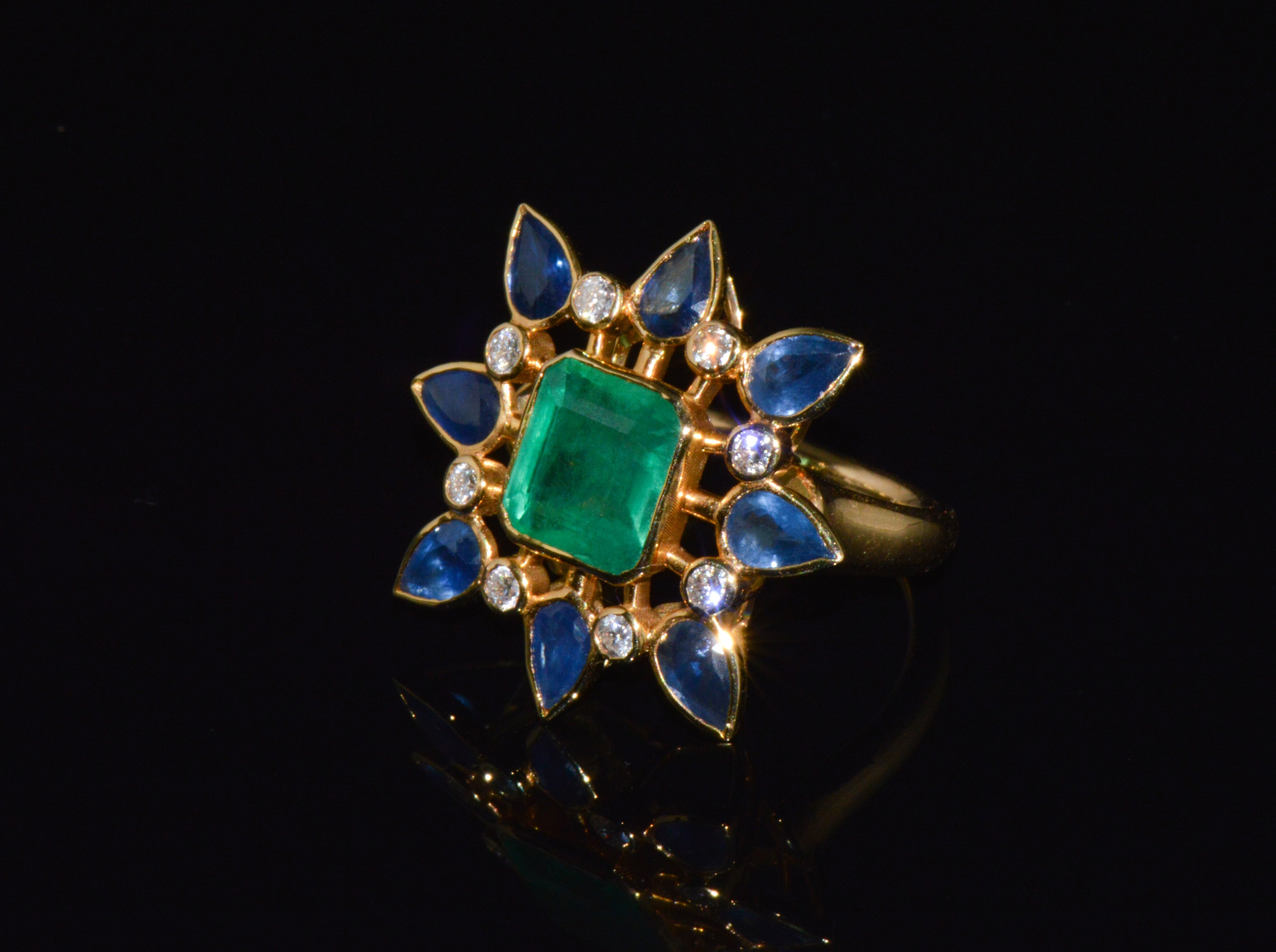 GIA Certified 8.20Cts Emerald Sapphire & Diamond 18K Gold Cocktail Ring