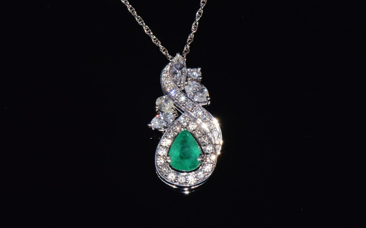 Certified Natural 4.34Cts VS F Diamond Emerald 18K Solid Gold Pendant Necklace
