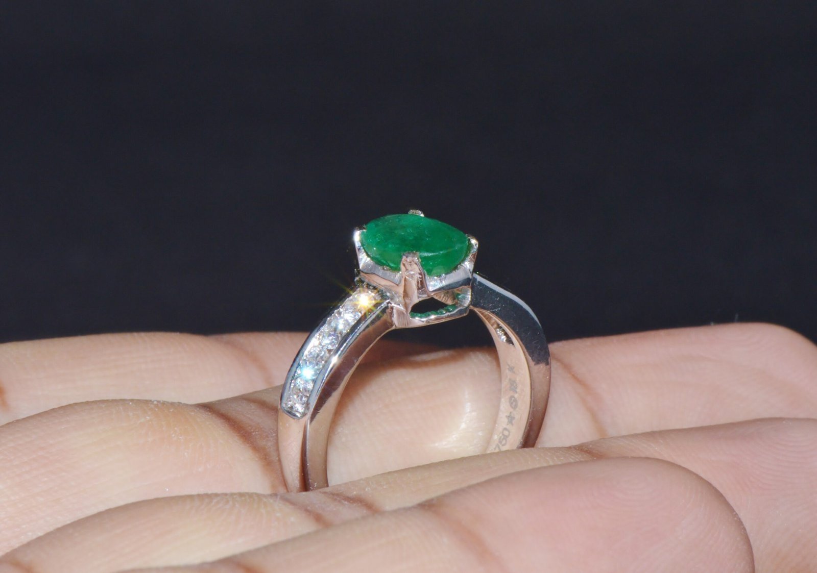 Certified Natural 1.87Cts Emerald VS F Diamond 18K Gold Ring Band