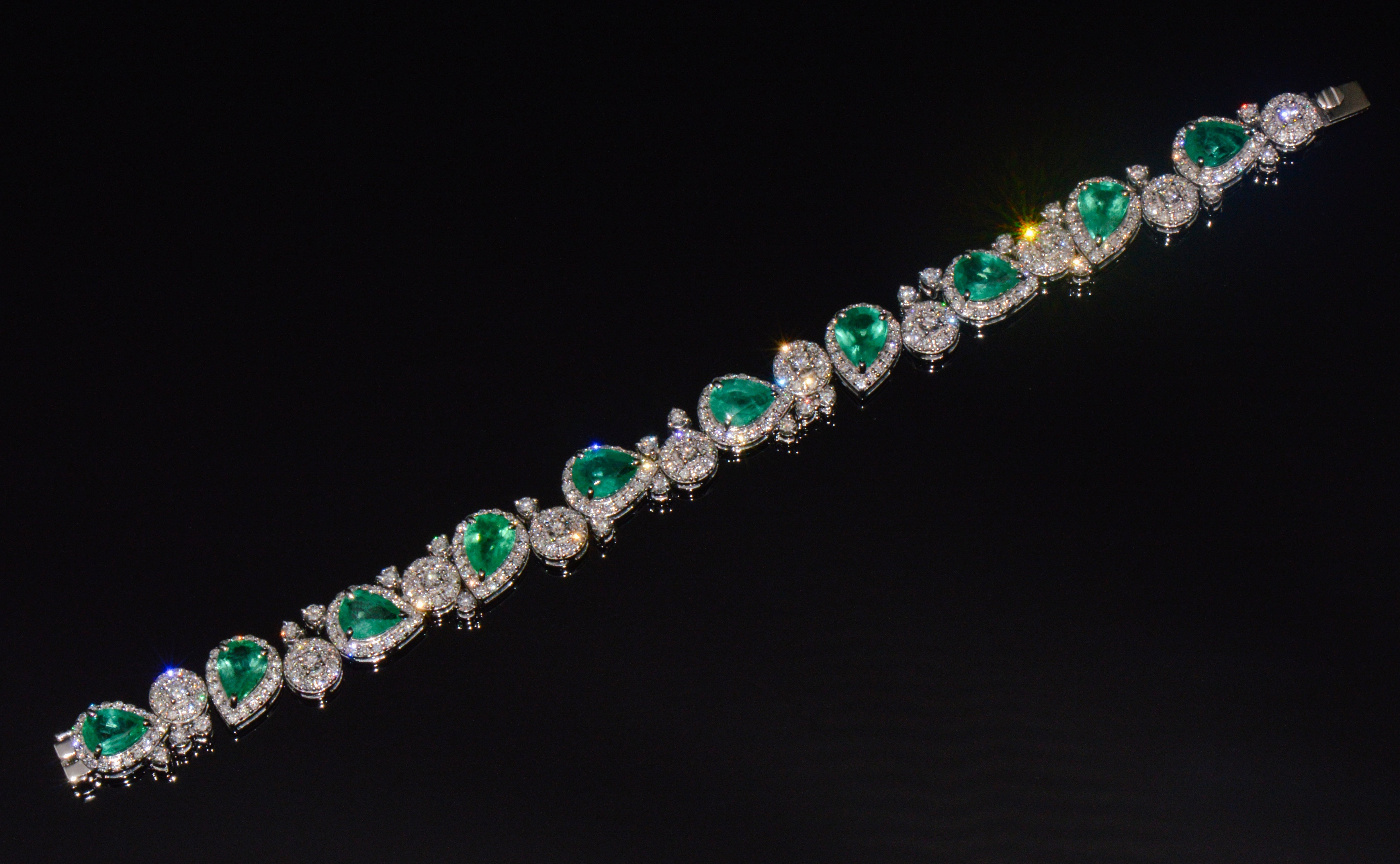 GIA Natural 15.05CTS Brazilian Emerald Diamond 18K White Gold Bracelet