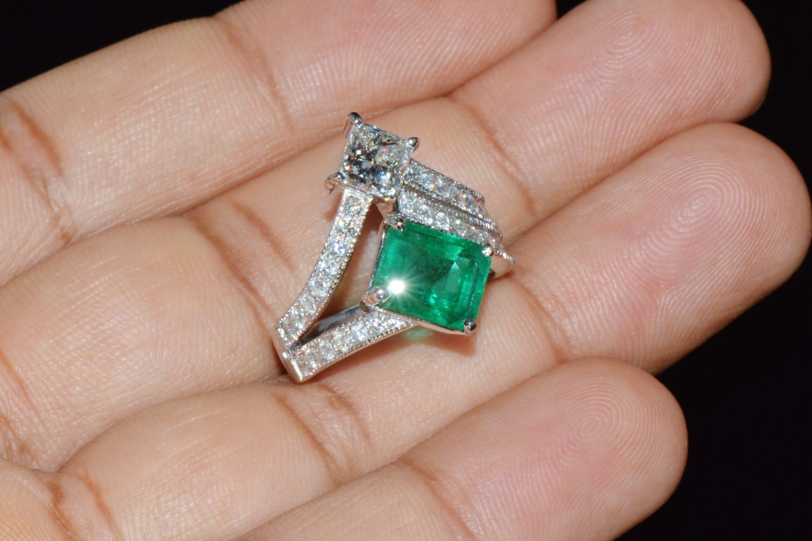 GIA Certified Natural 4.87CTS VS F Diamond Emerald 18K Gold Toi et Moi Ring