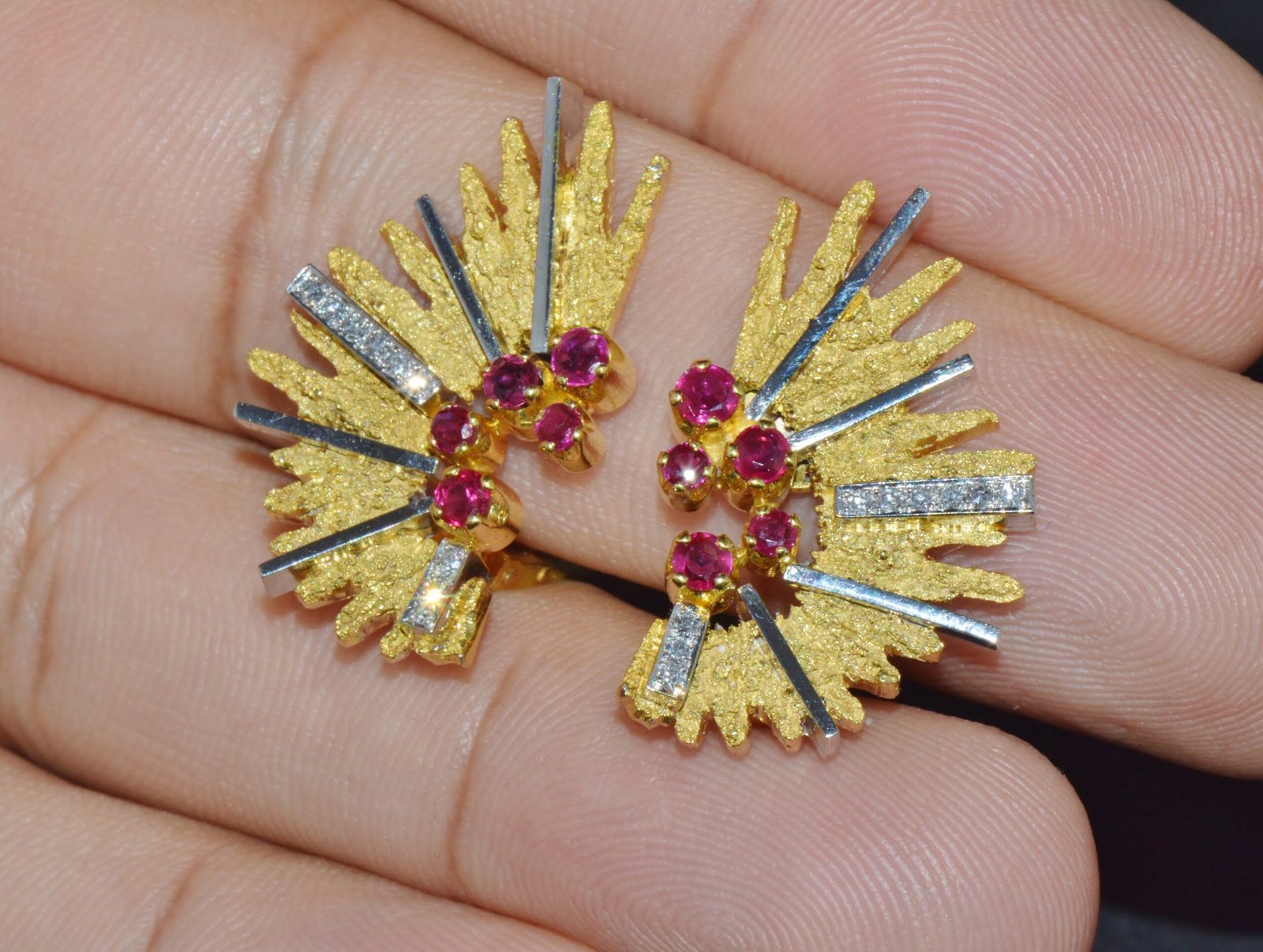 Certified Natural 0.65Cts VS G Diamond Ruby 750 18K Solid Gold Retro Clip-On Earrings