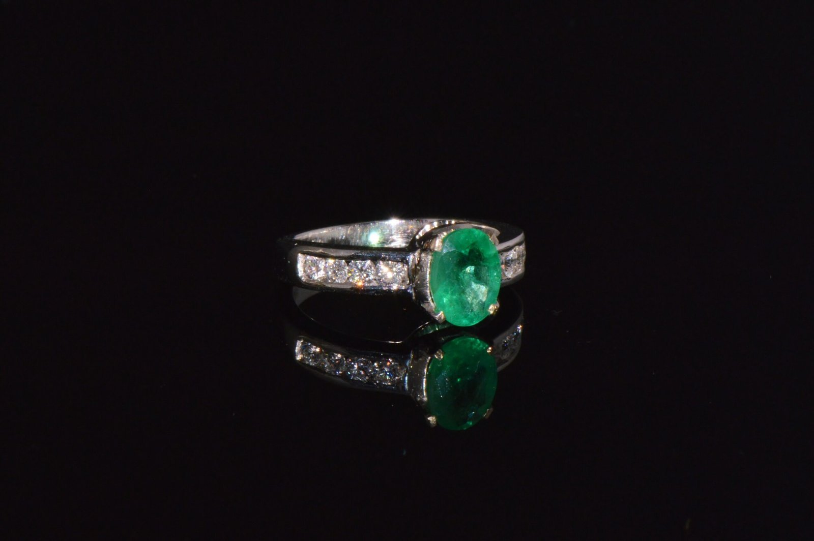Certified Natural 1.87Cts Emerald VS F Diamond 18K Gold Ring Band