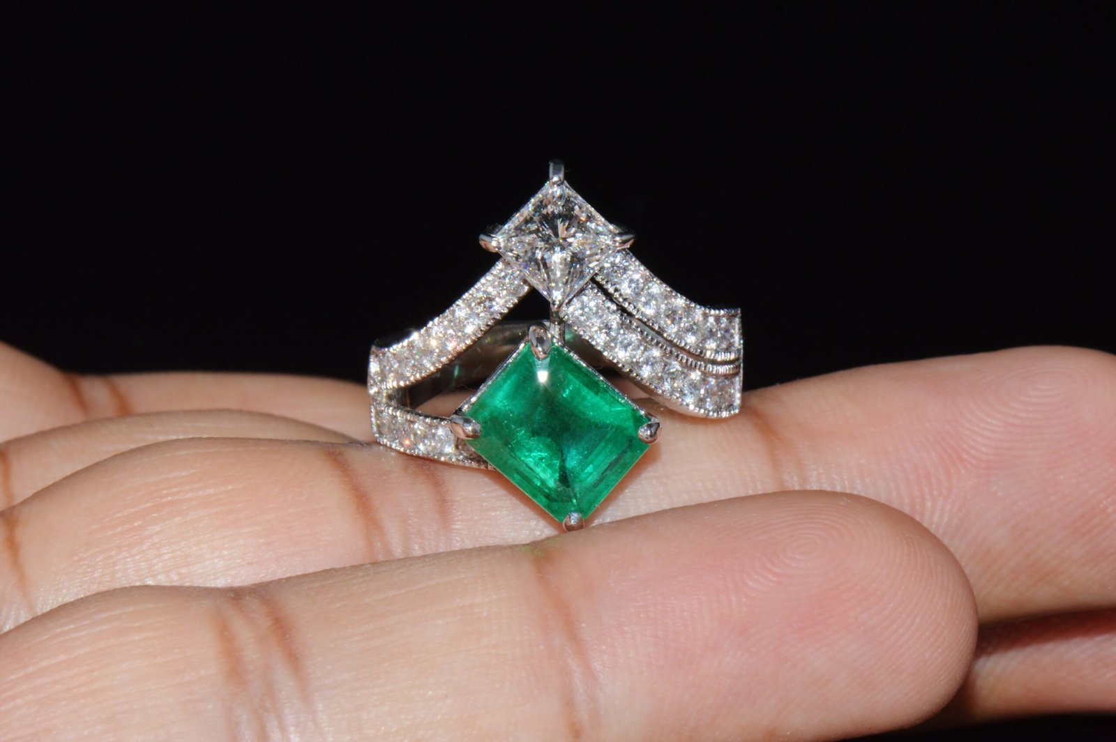 GIA Certified Natural 4.87CTS VS F Diamond Emerald 18K Gold Toi et Moi Ring