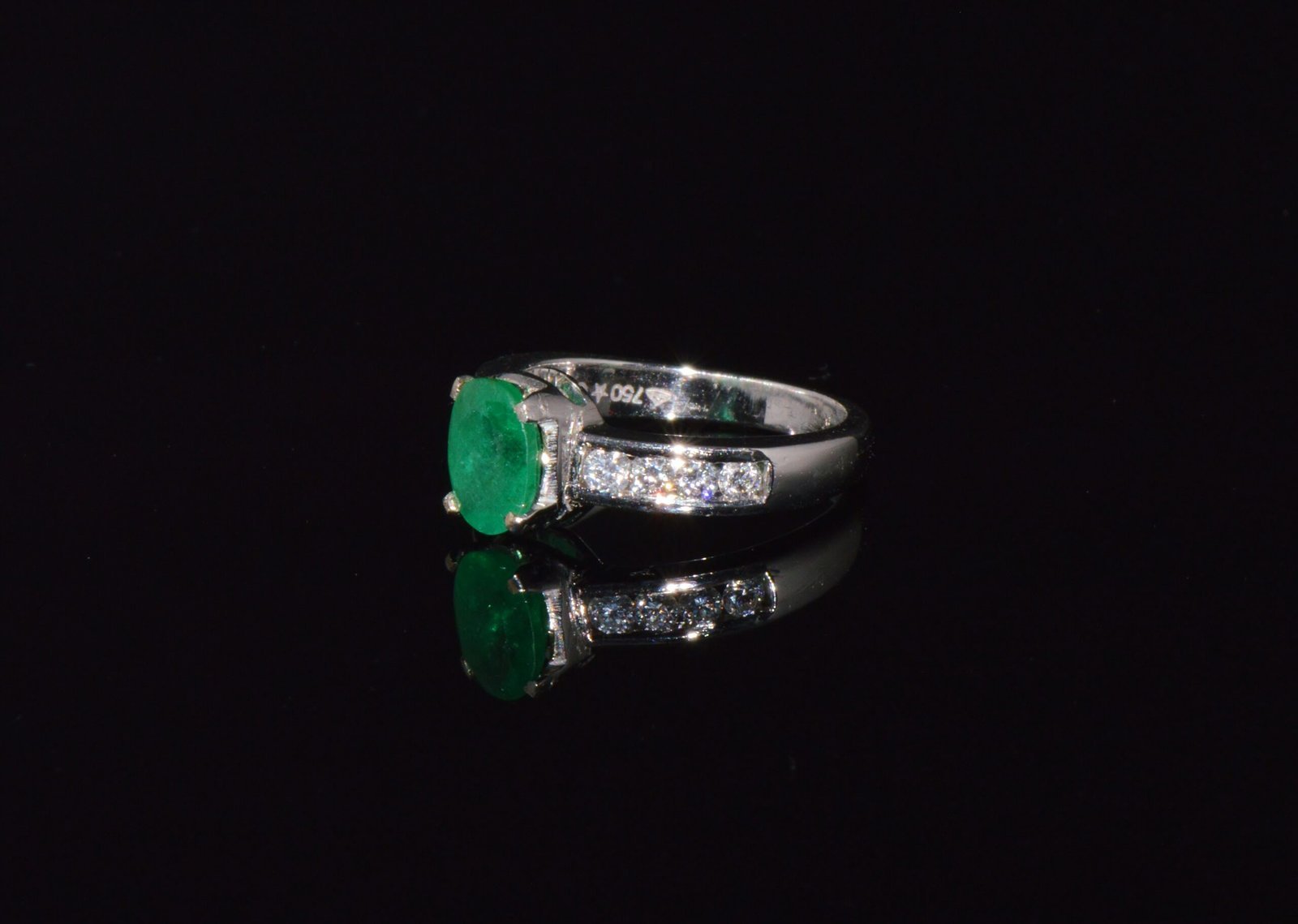 Certified Natural 1.87Cts Emerald VS F Diamond 18K Gold Ring Band