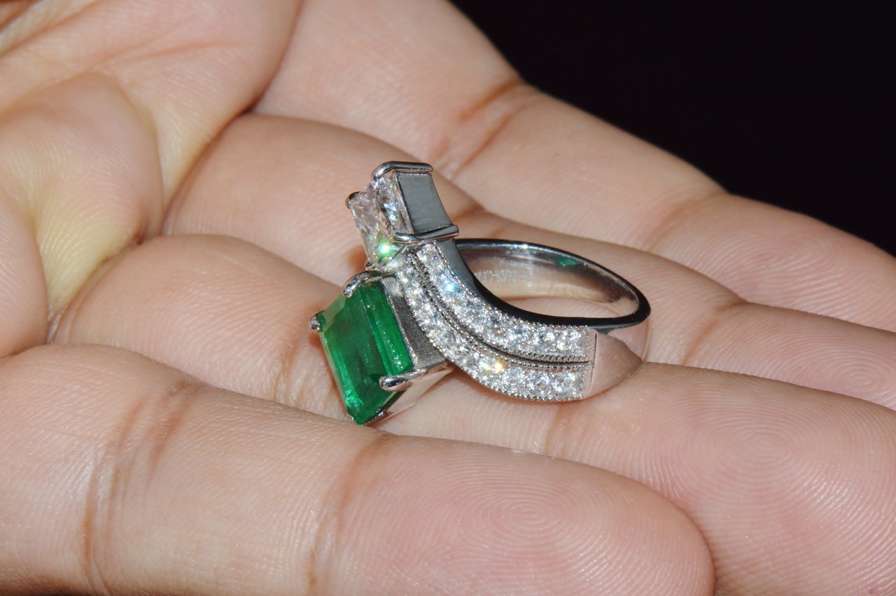 GIA Certified Natural 4.87CTS VS F Diamond Emerald 18K Gold Toi et Moi Ring
