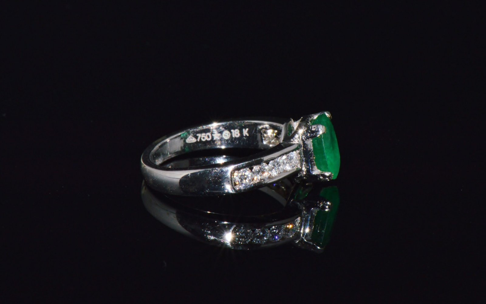 Certified Natural 1.87Cts Emerald VS F Diamond 18K Gold Ring Band