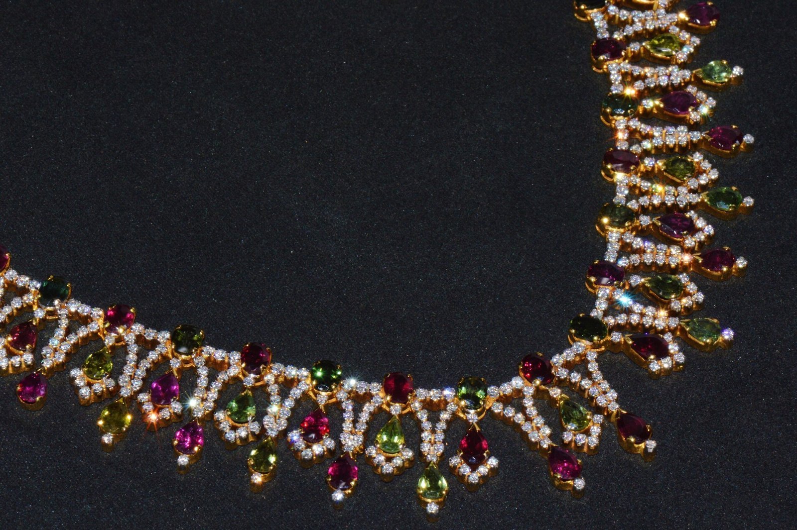 Certified Natural 26.2CTS VS G Diamond Tourmaline 18K Solid Gold Cocktail Necklace
