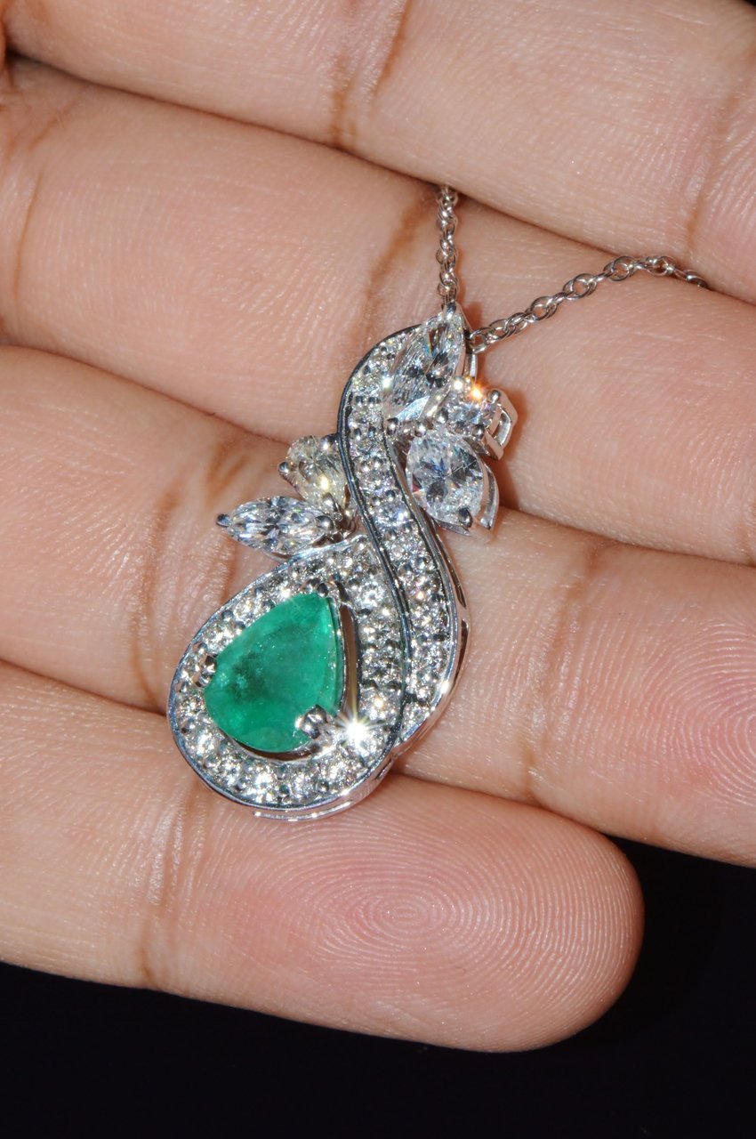 Certified Natural 4.34Cts VS F Diamond Emerald 18K Solid Gold Pendant Necklace
