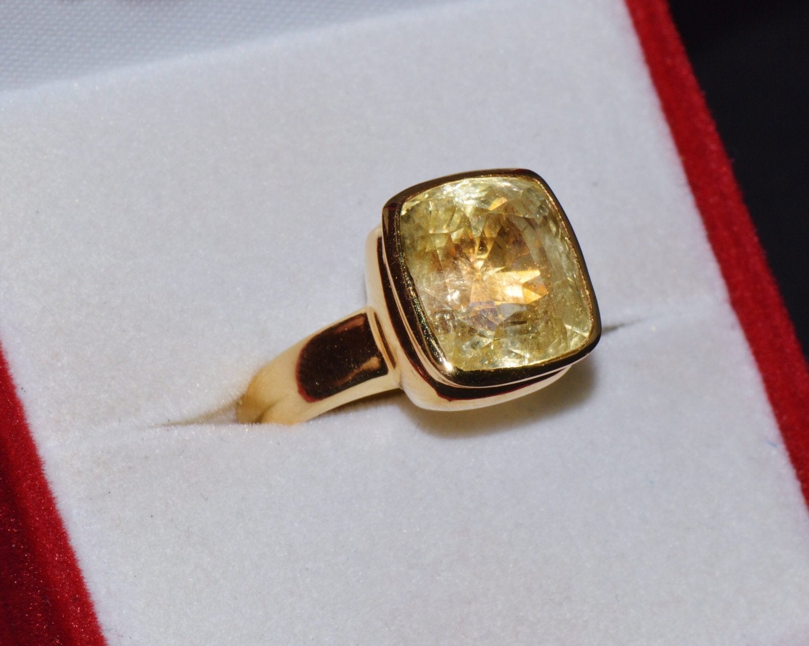GIA Certified Natural 11.45cts Ceylon Yellow Sapphire 18K Solid Gold Bezel Dome Ring