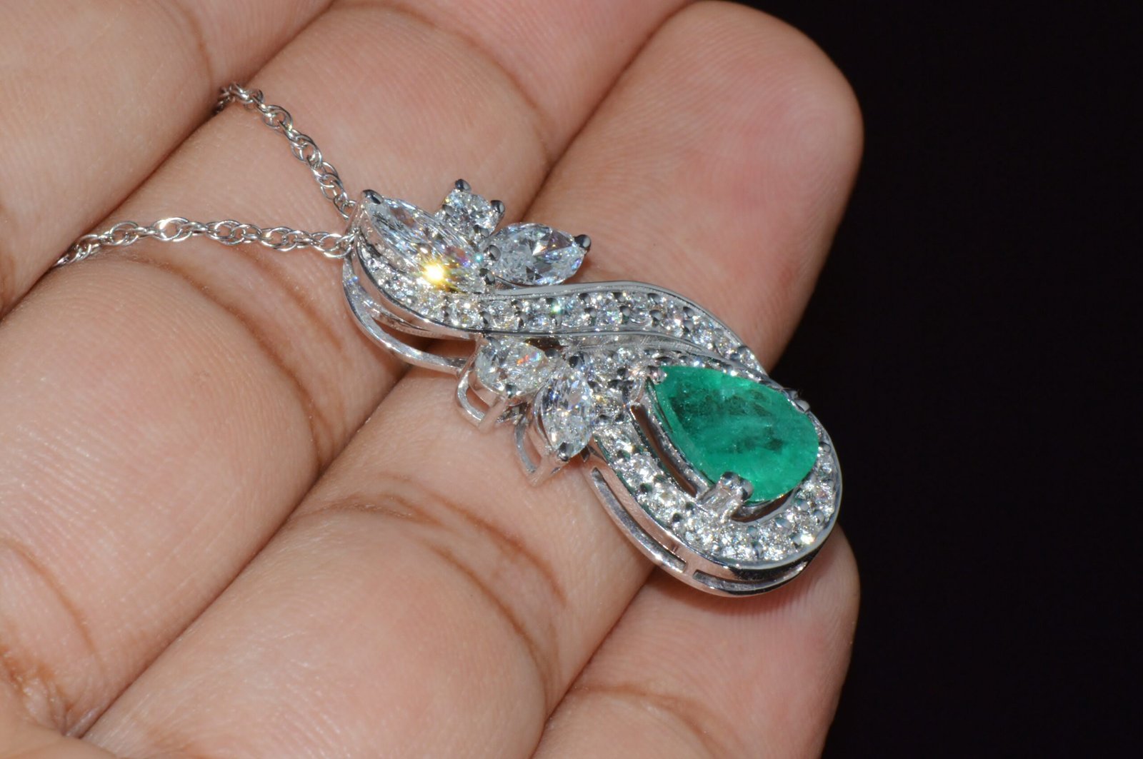 Certified Natural 4.34Cts VS F Diamond Emerald 18K Solid Gold Pendant Necklace