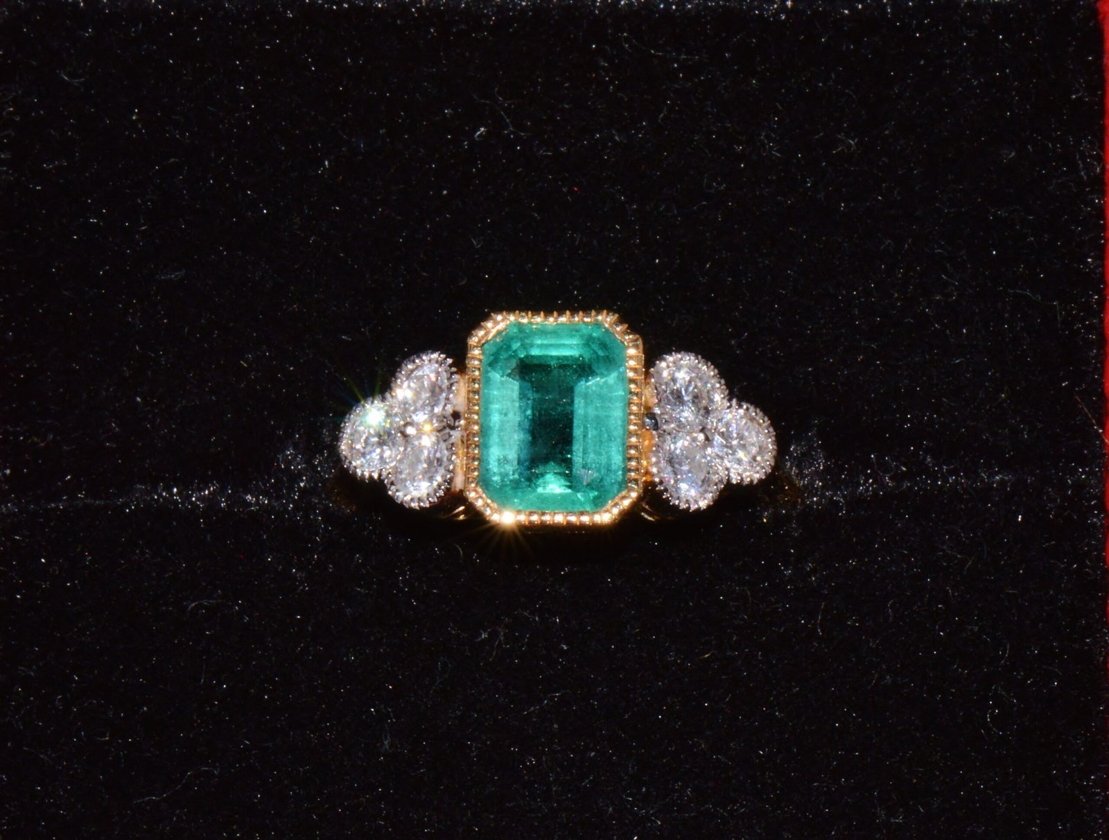 GIA Certified Natural 2.20CTS VS F Diamond Emerald 18K Gold Dinner Ring