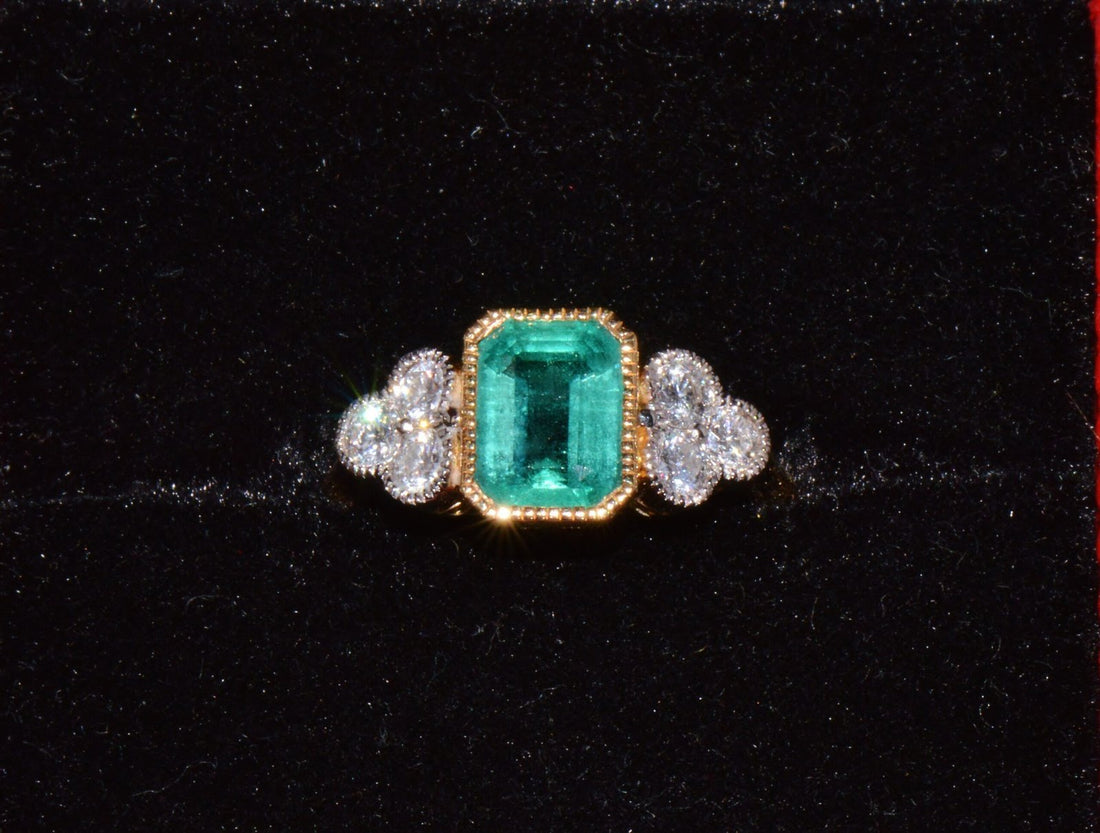 GIA Certified Natural 2.20CTS VS F Diamond Emerald 18K Gold Dinner Ring