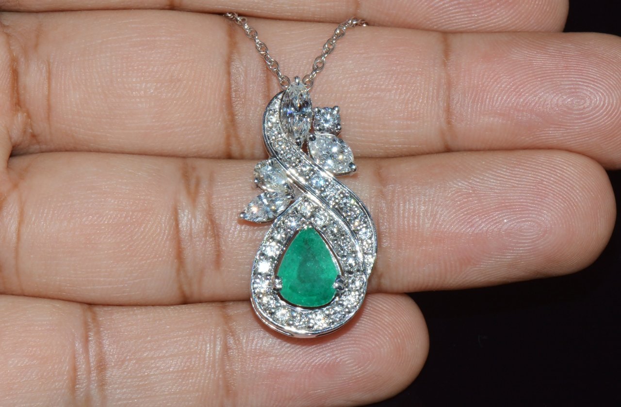 Certified Natural 4.34Cts VS F Diamond Emerald 18K Solid Gold Pendant Necklace