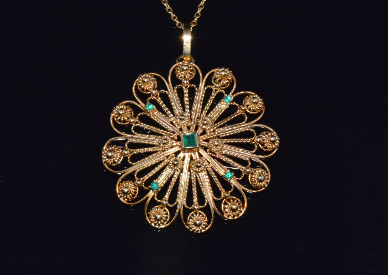 Estate Etruscan Cannetille 0.30CTS Natural Emerald 18K Solid Gold Pendant Necklace