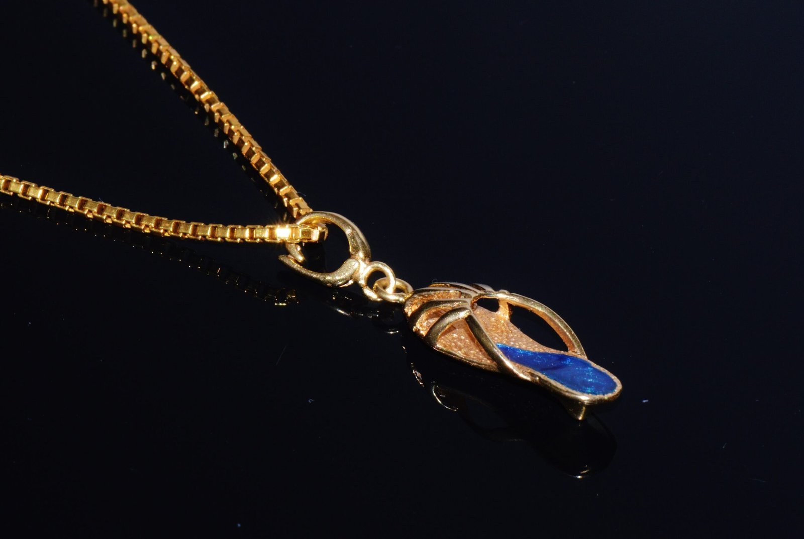 Gorgeous Italian Solid 18K Yellow Gold Sandal Heel Enameled Enhancer Pendant Charm