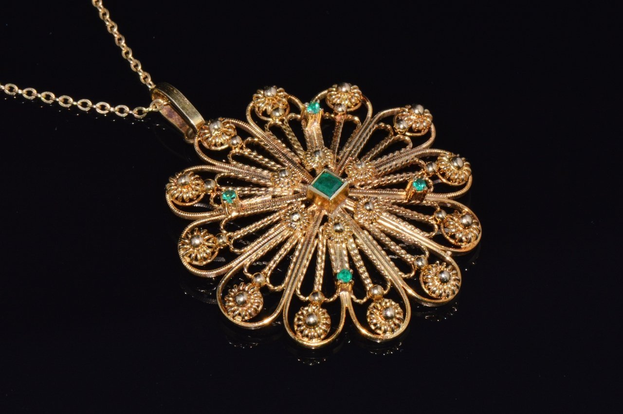 Estate Etruscan Cannetille 0.30CTS Natural Emerald 18K Solid Gold Pendant Necklace