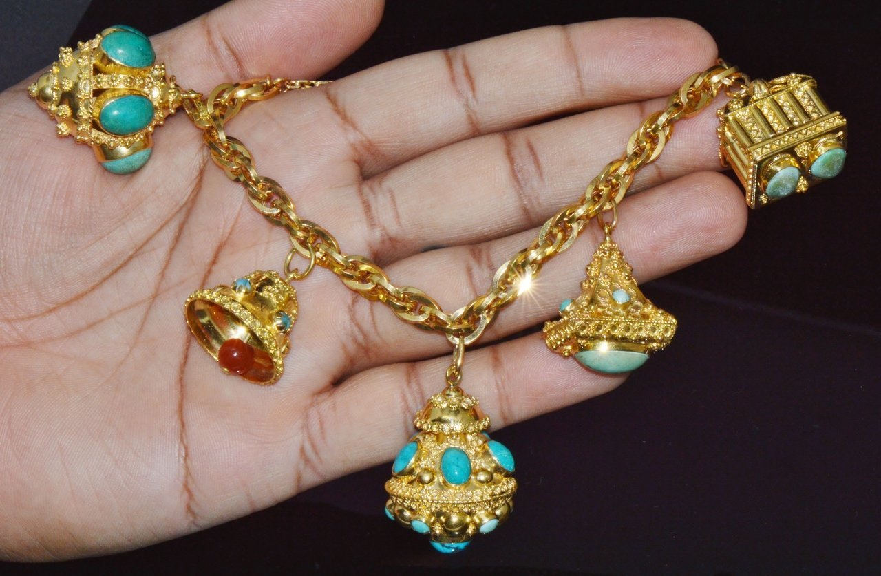 Estate Italian UNOAERRE Etruscan Revival Solid 18K Gold Turquoise Carnelian Charm Fob Bracelet