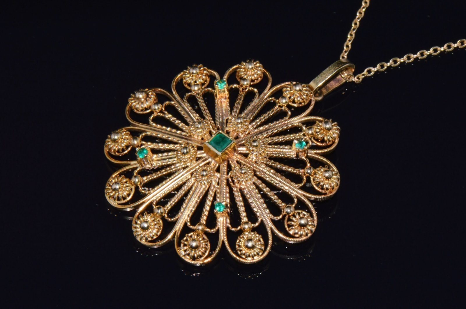 Estate Etruscan Cannetille 0.30CTS Natural Emerald 18K Solid Gold Pendant Necklace