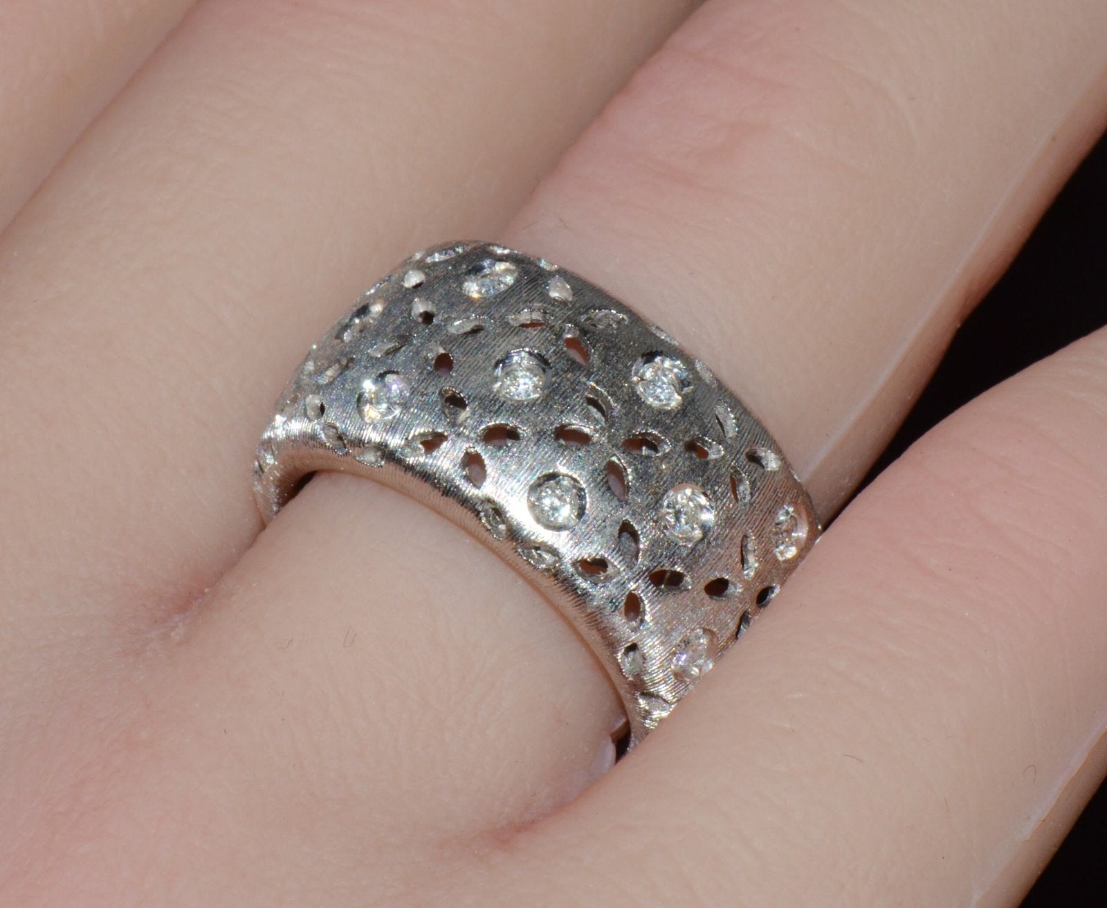 Authentic Roberto Coin Granada Natural 0.32Ct Diamond 18K White Gold Wide Band Ring