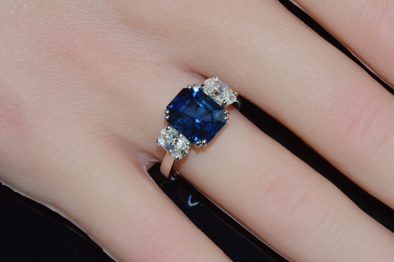 GIA Certified Natural 5.11CTS VVS F Diamond Royal Blue Sapphire 950 Platinum 3 Stone Ring