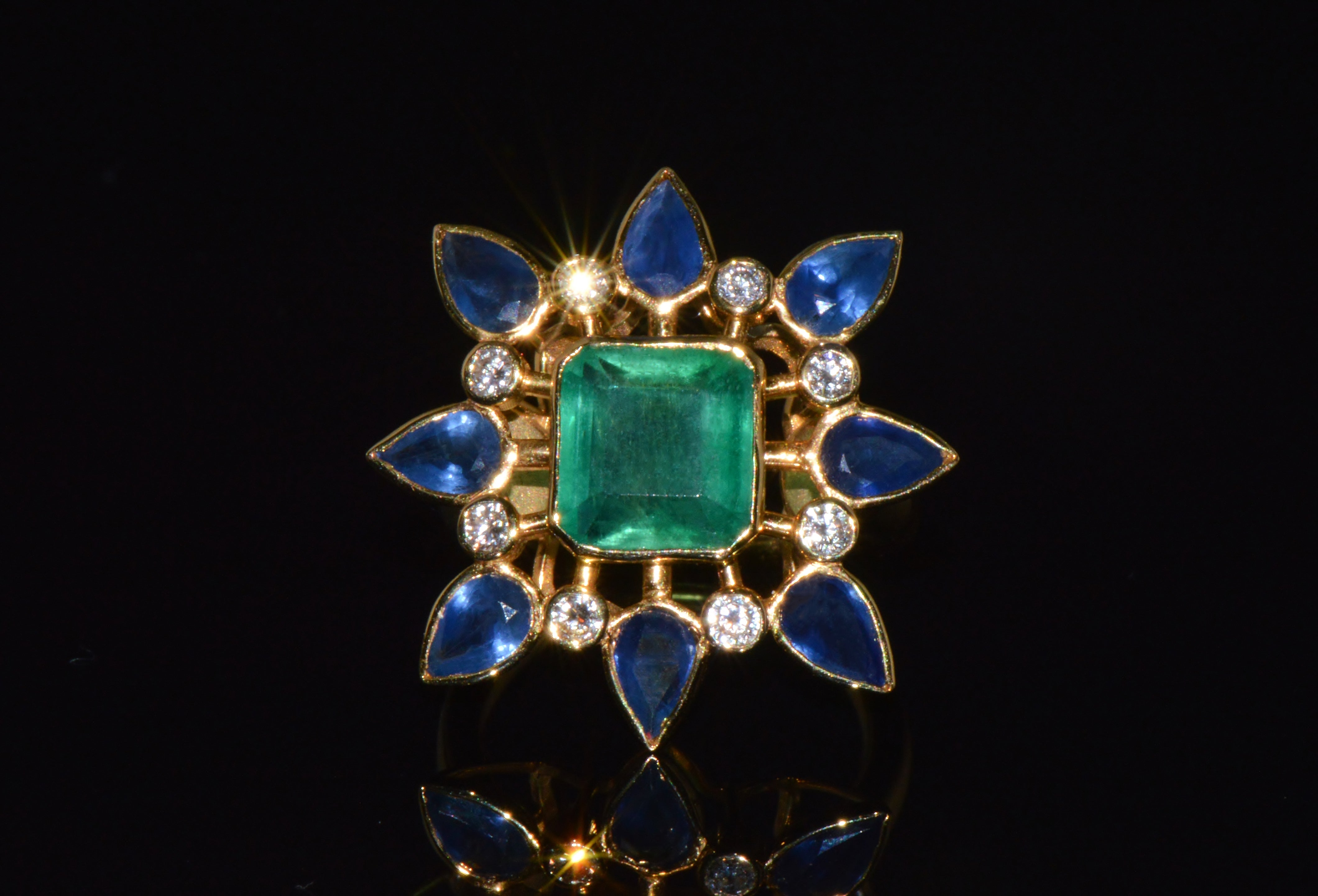 GIA Certified 8.20Cts Emerald Sapphire & Diamond 18K Gold Cocktail Ring