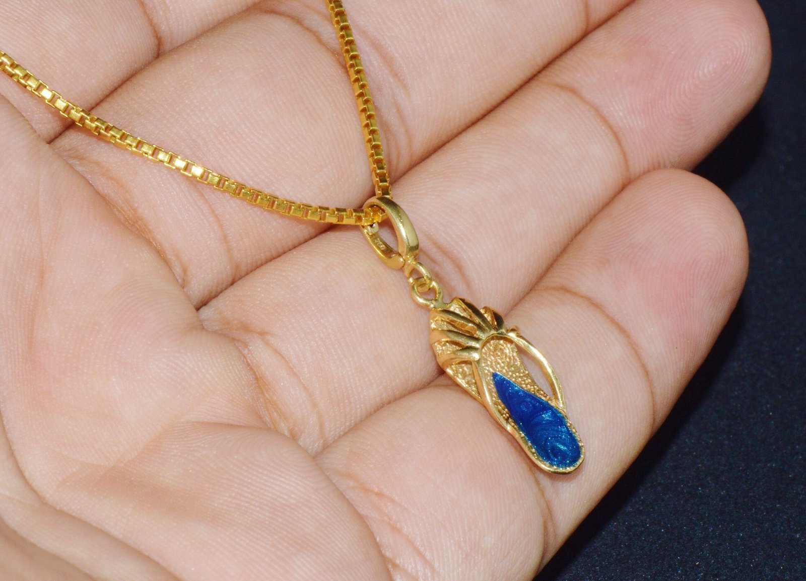 Gorgeous Italian Solid 18K Yellow Gold Sandal Heel Enameled Enhancer Pendant Charm