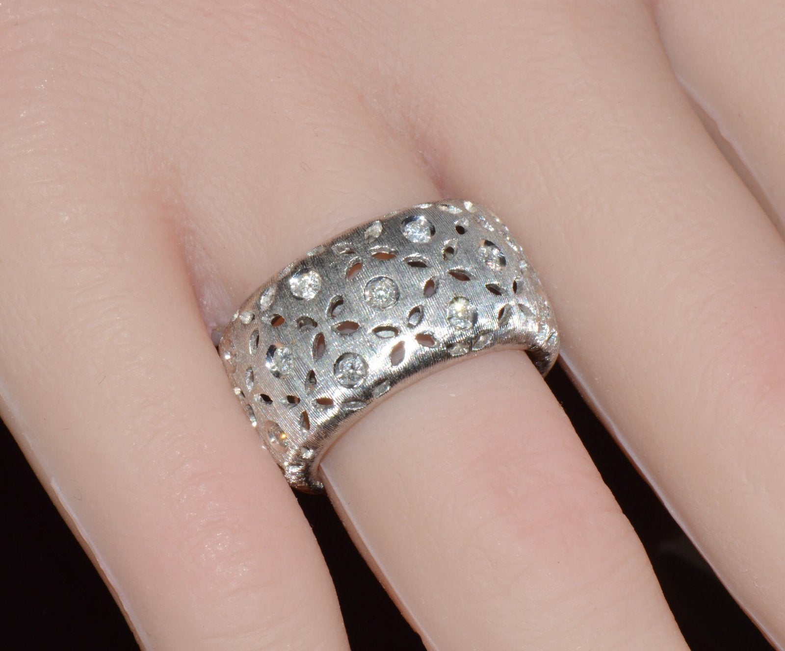 Authentic Roberto Coin Granada Natural 0.32Ct Diamond 18K White Gold Wide Band Ring