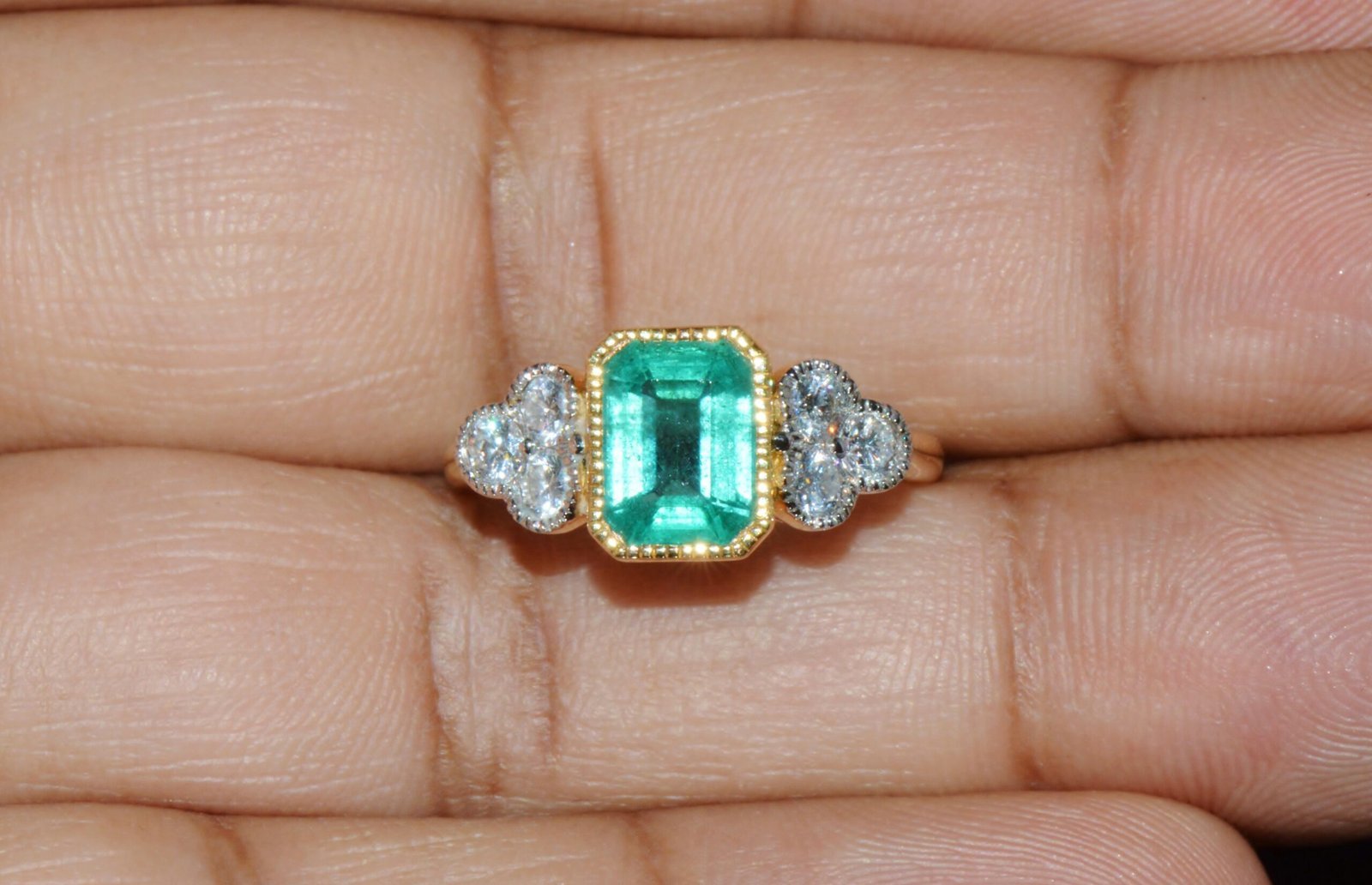 GIA Certified Natural 2.20CTS VS F Diamond Emerald 18K Gold Dinner Ring