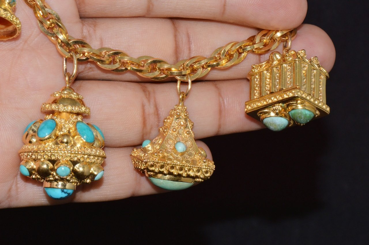 Estate Italian UNOAERRE Etruscan Revival Solid 18K Gold Turquoise Carnelian Charm Fob Bracelet