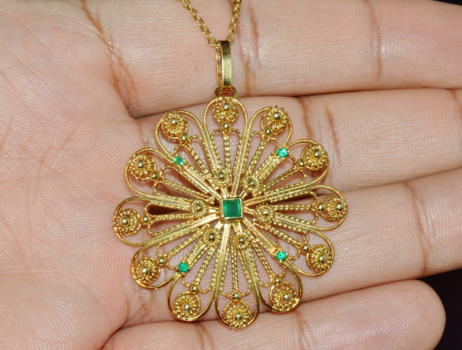 Estate Etruscan Cannetille 0.30CTS Natural Emerald 18K Solid Gold Pendant Necklace