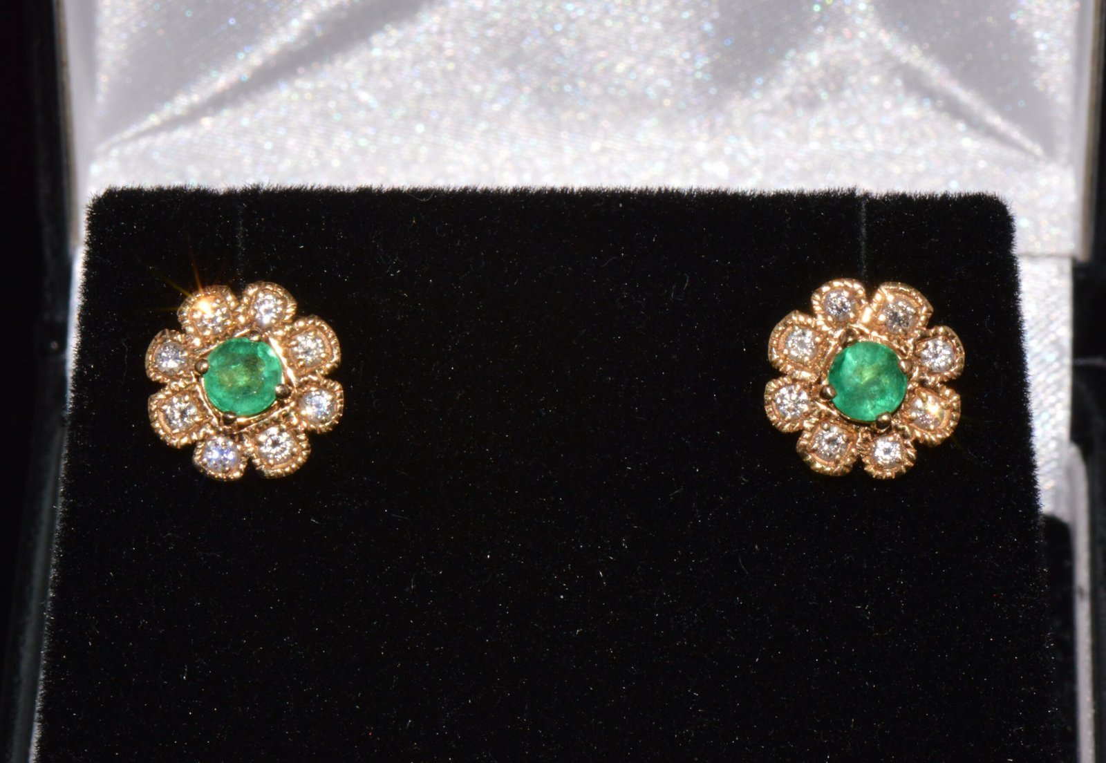 Certified Natural 1.8CTS VS F Diamond Emerald 18K Solid Gold Floral Stud Earrings