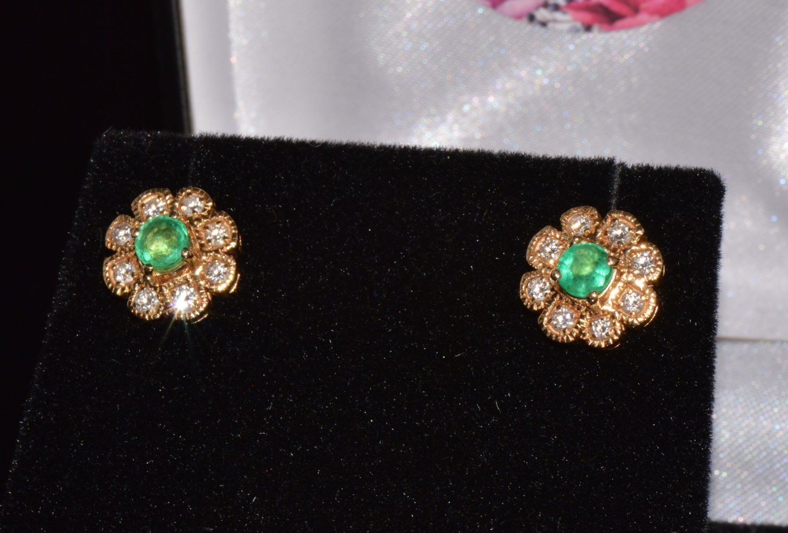 Certified Natural 1.8CTS VS F Diamond Emerald 18K Solid Gold Floral Stud Earrings