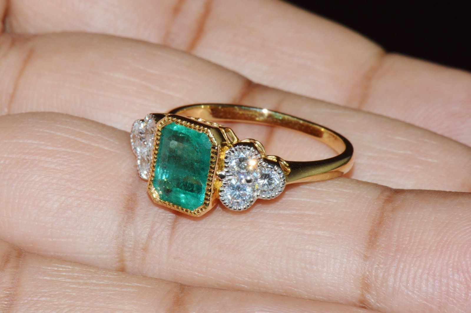 GIA Certified Natural 2.20CTS VS F Diamond Emerald 18K Gold Dinner Ring