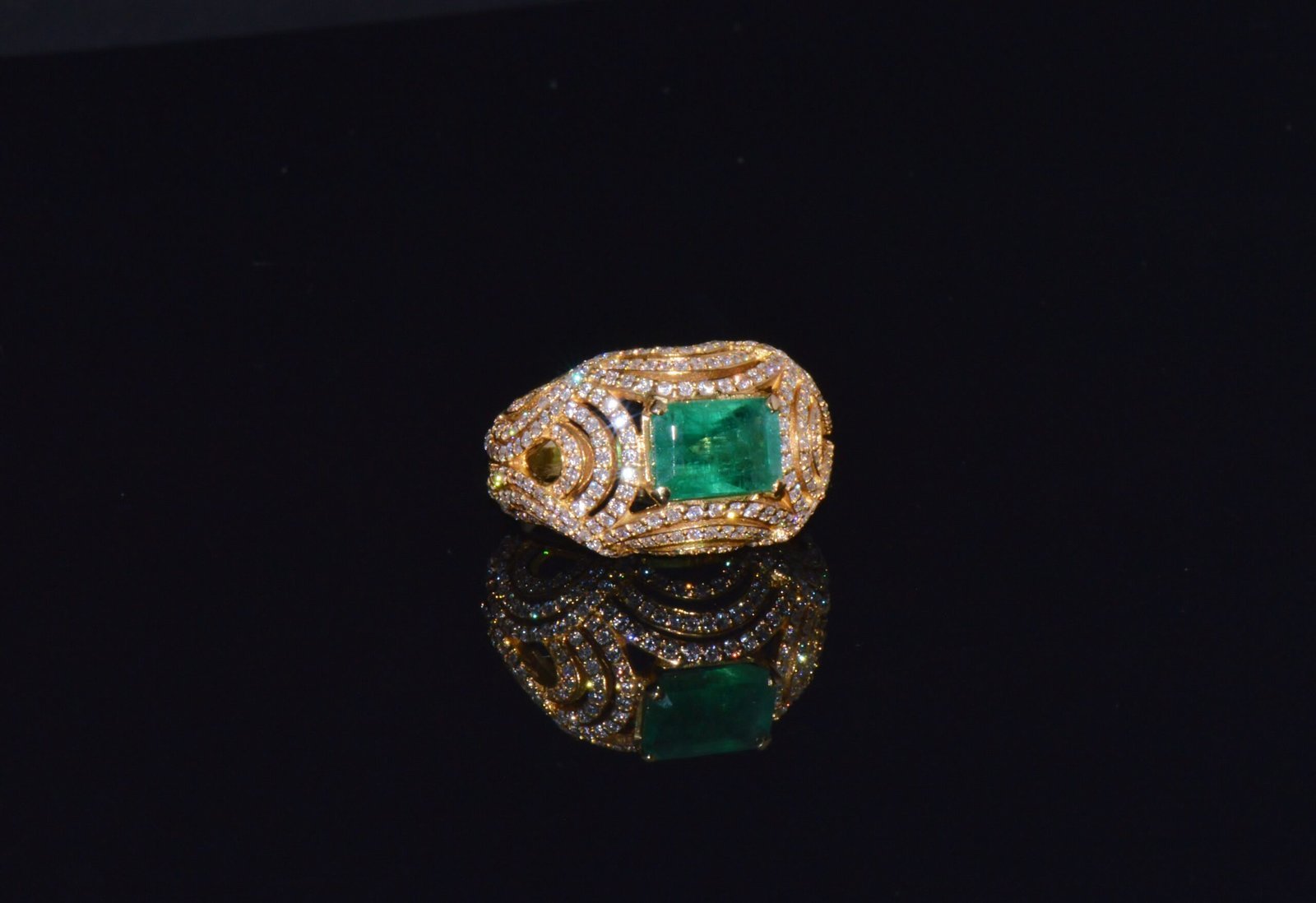 Certified Natural 5.45Cts VS F Diamond Emerald 18K Solid Gold Dome Bombay Ring
