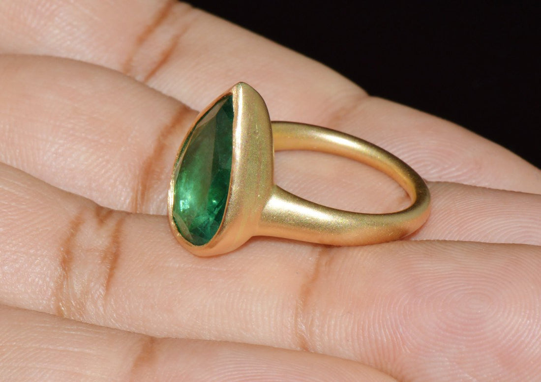 GIA Certified 5.25CT Natural Emerald Sculptural Bezel Solid 18K Gold Ring
