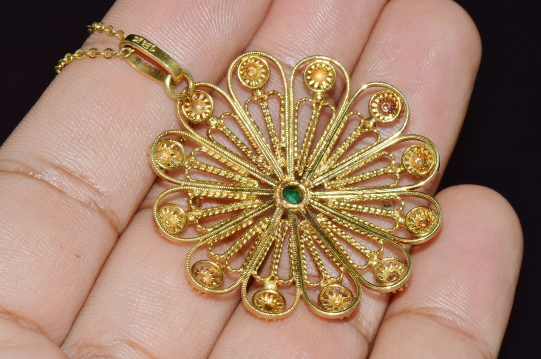 Estate Etruscan Cannetille 0.30CTS Natural Emerald 18K Solid Gold Pendant Necklace