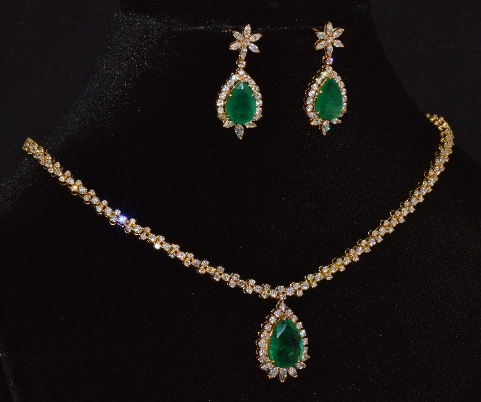 GIA Certified Natural 21.76CTS VS F Diamond Emerald 18K Solid Gold Necklace Earrings Set