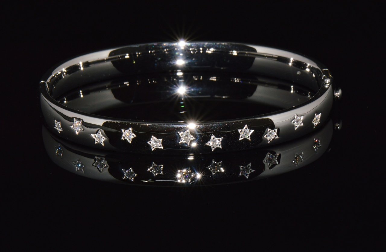 Designer Natural 0.35Cts Diamond 18K Solid Gold Celestial Starburst Stacking Bangle